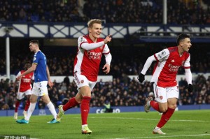  阿森纳绝杀曼联，史密斯·罗补时定乾坤